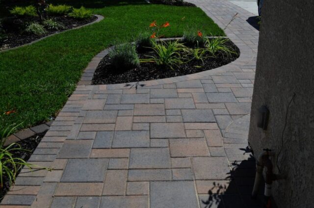 front-yard-landscape-jpm-landscape-img~0ab11c900131845e_14-2157-1-5739ef9