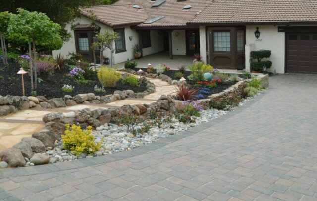 front-yard-landscape-jpm-landscape-img~37a13be5014566e4_14-0217-1-e94d7b2