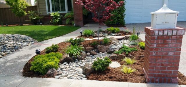 front-yard-landscapes-jpm-landscape-img~131170fd073179b4_14-7634-1-0966a31