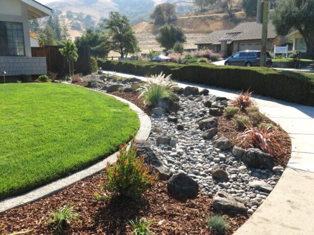 front-yard-landscapes-jpm-landscape-img~85f1365502c7cf7a_14-9572-1-aecc1ff