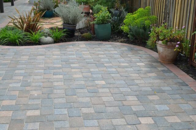 interlocking-pavers-jpm-landscape-img~20a13627016cfa1f_14-6019-1-4e9a327
