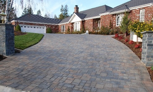 interlocking-pavers-jpm-landscape-img~34a191390ebac623_9-1359-1-58219ce