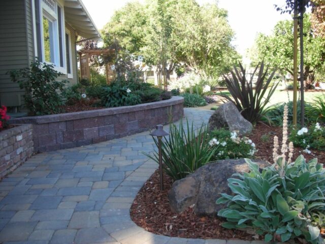 interlocking-pavers-jpm-landscape-img~58917edd030c4e44_14-8598-1-506129d