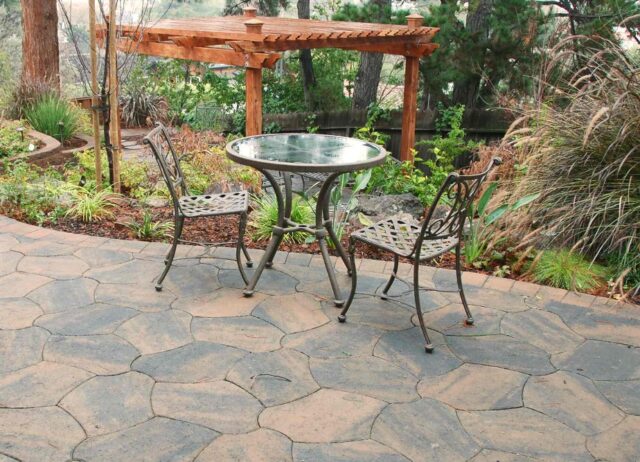 interlocking-pavers-jpm-landscape-img~5df1f87e030c50c3_14-8602-1-c2dc028