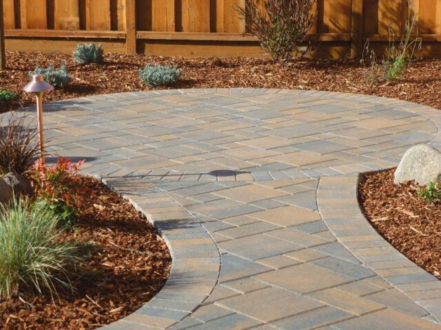 interlocking-pavers-jpm-landscape-img~6071bde501514cba_14-8819-1-867a629