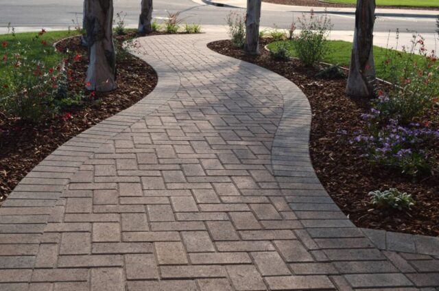 interlocking-pavers-jpm-landscape-img~6401fc1c0130603e_14-2337-1-69746c0