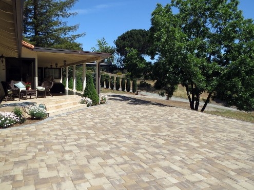 interlocking-pavers-jpm-landscape-img~99610b5c0733520e_9-0885-1-c0e90db