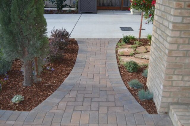 interlocking-pavers-jpm-landscape-img~e811af97013c3e18_14-1140-1-cc06331